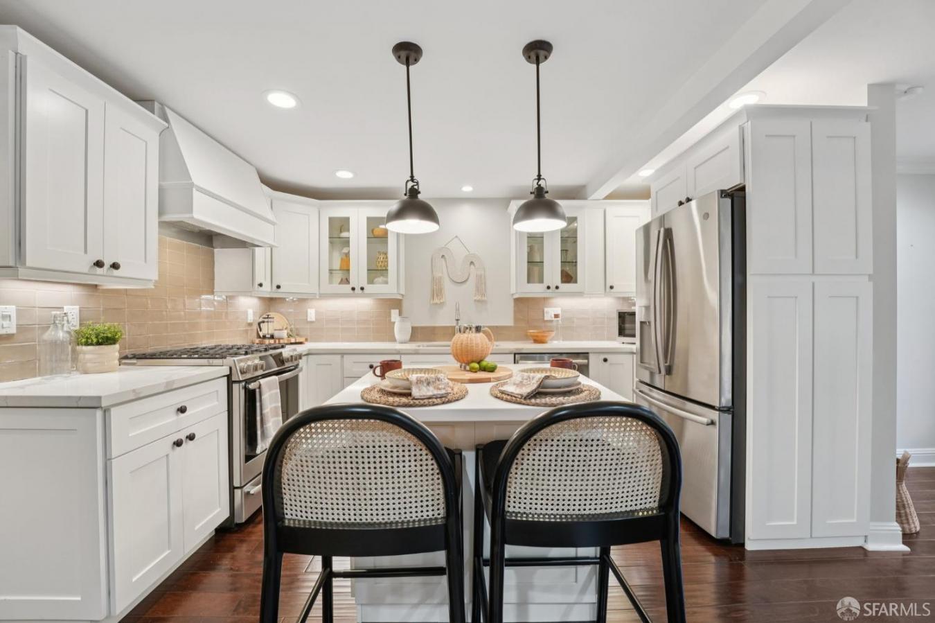 San Francisco, San Francisco, 94114, United States, 3 Bedrooms Bedrooms, ,2 BathroomsBathrooms,Residential,For Sale,1990849