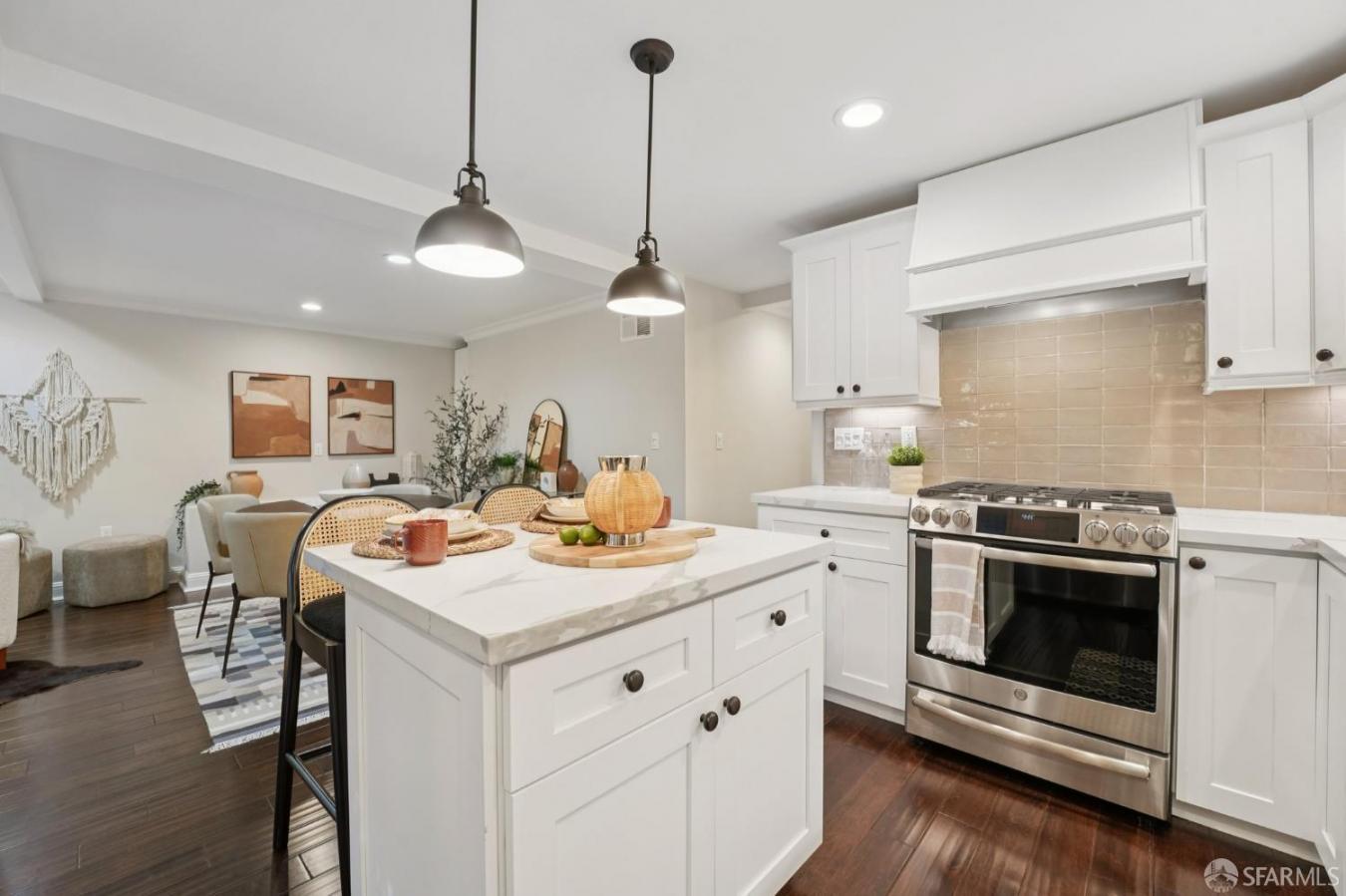 San Francisco, San Francisco, 94114, United States, 3 Bedrooms Bedrooms, ,2 BathroomsBathrooms,Residential,For Sale,1990849