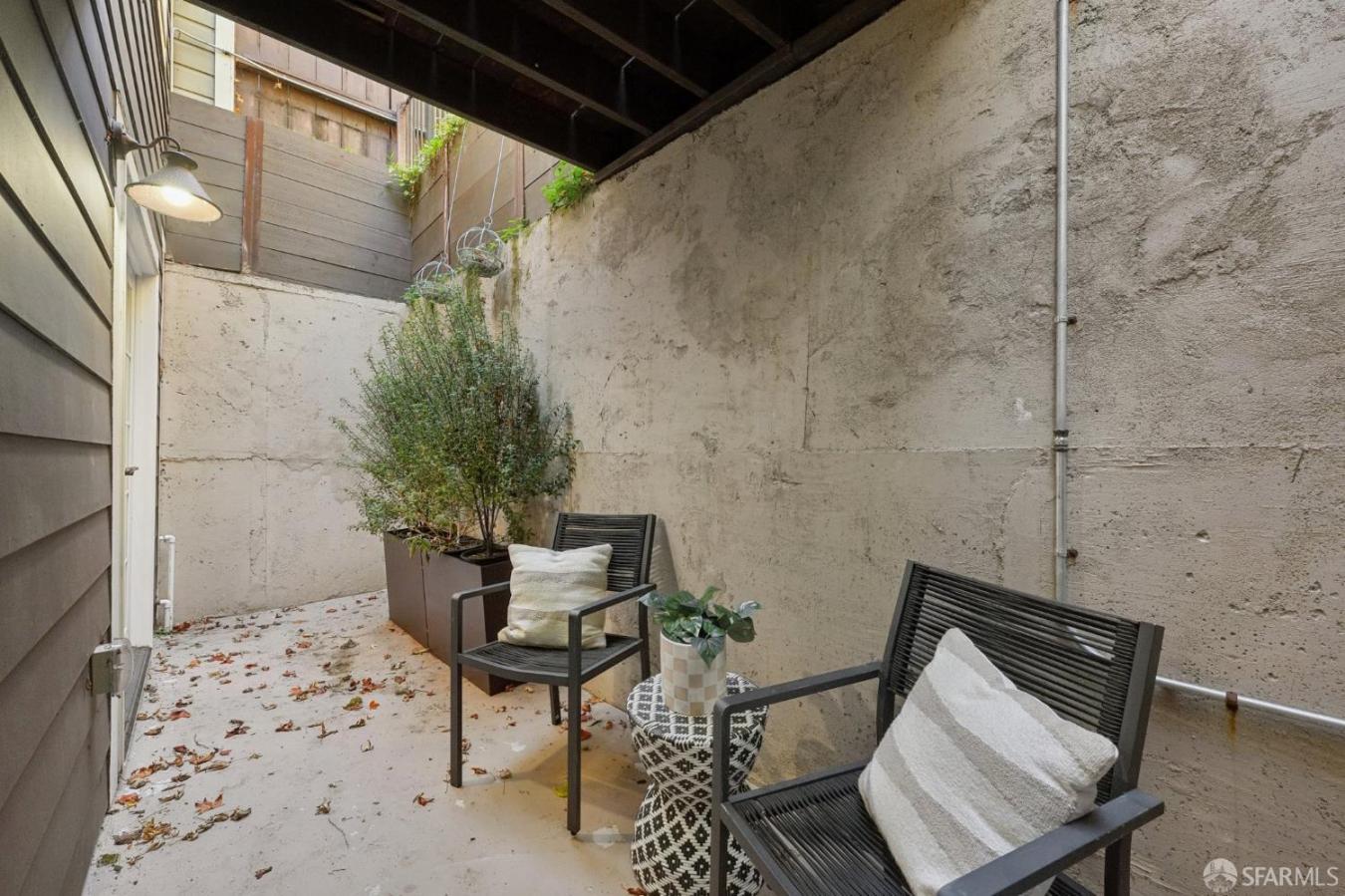 San Francisco, San Francisco, 94114, United States, 3 Bedrooms Bedrooms, ,2 BathroomsBathrooms,Residential,For Sale,1990849