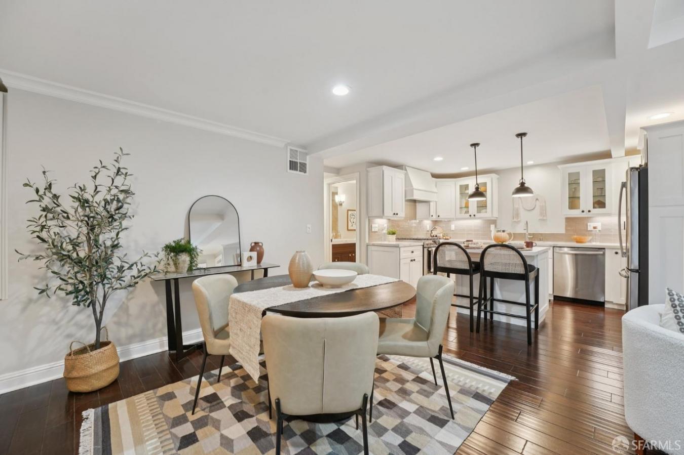 San Francisco, San Francisco, 94114, United States, 3 Bedrooms Bedrooms, ,2 BathroomsBathrooms,Residential,For Sale,1990849