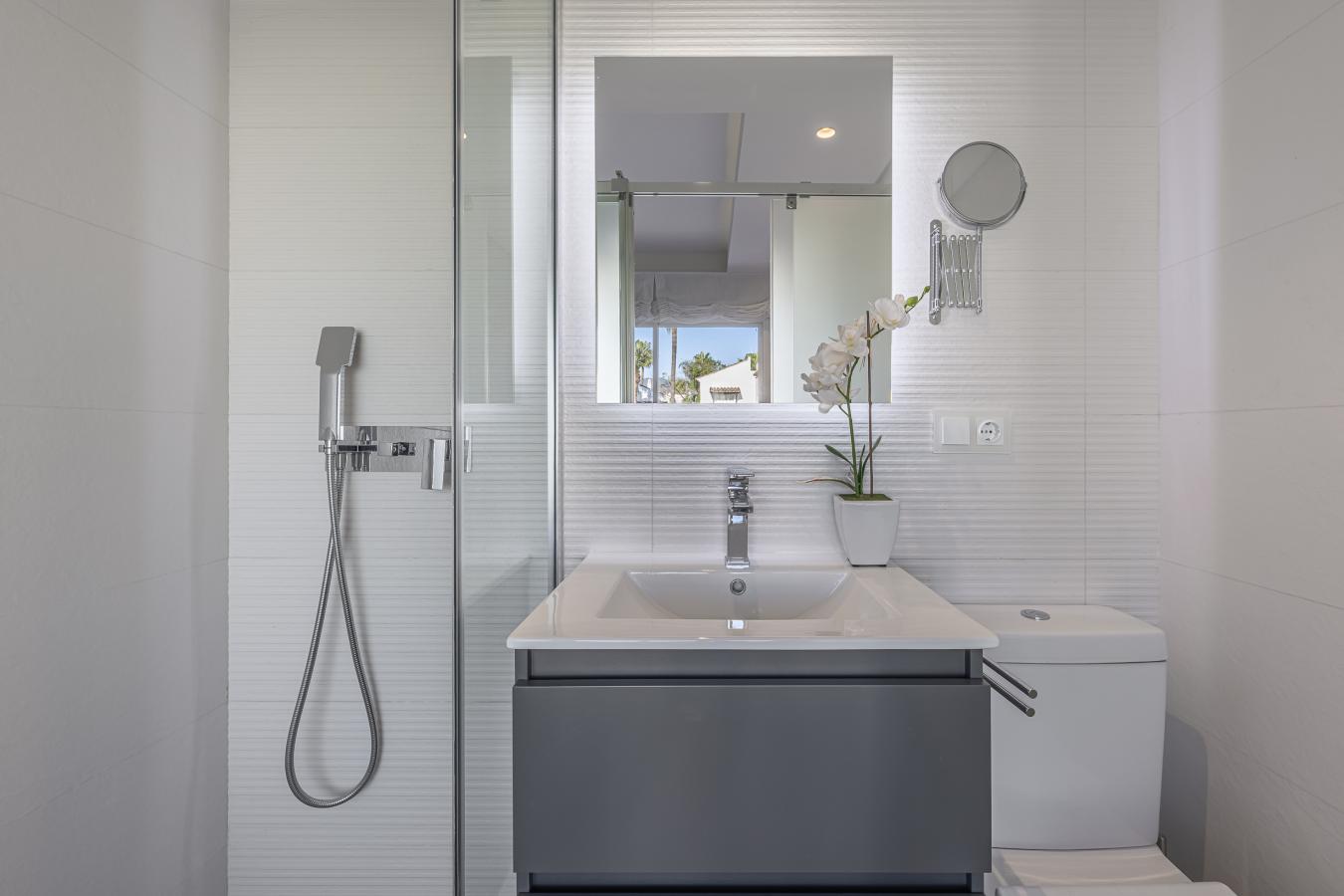 Estepona, Málaga, 29680, Spain, 2 Bedrooms Bedrooms, ,2 BathroomsBathrooms,Residential,For Sale,1992506