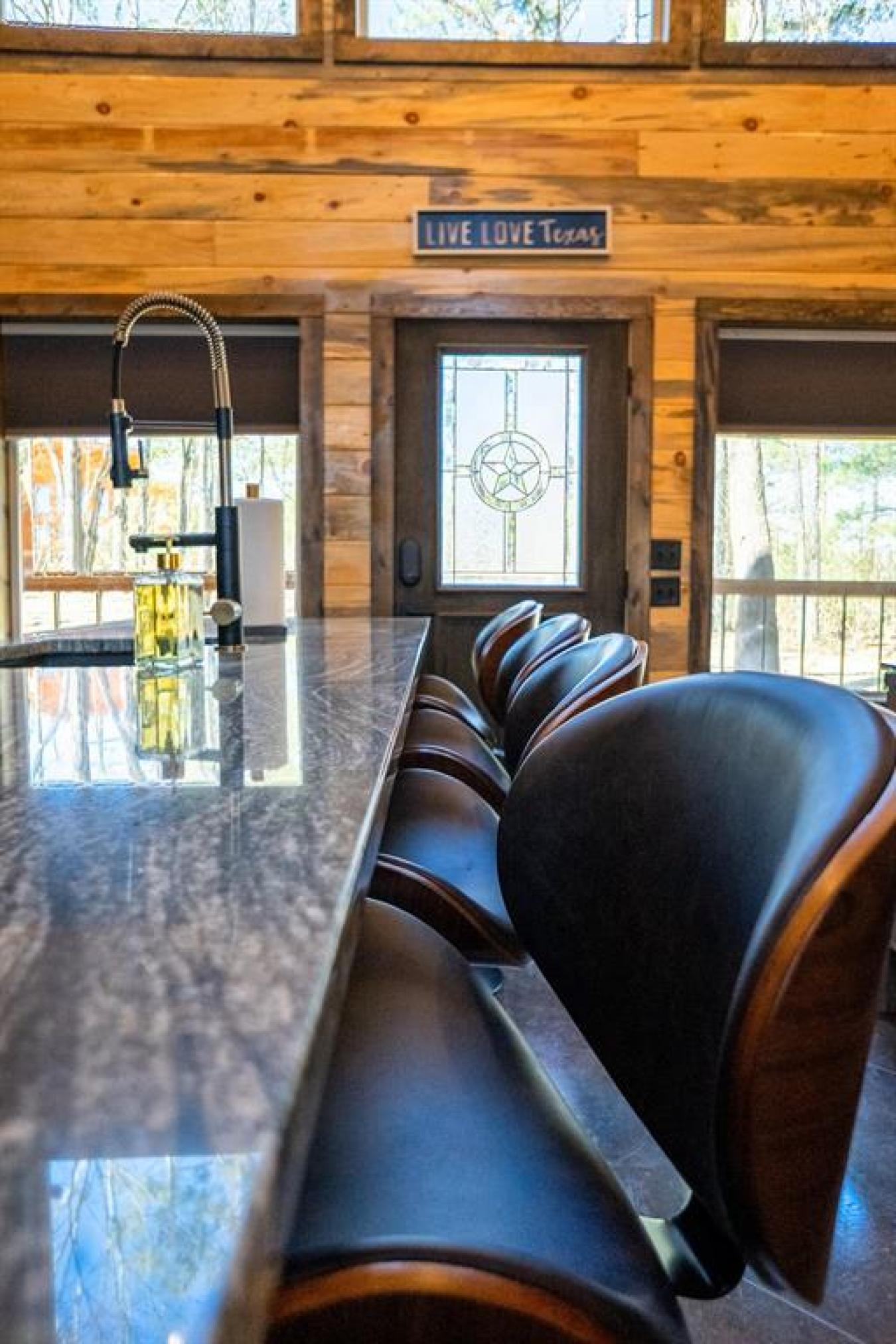 Broken Bow, McCurtain, 74728, United States, 4 Bedrooms Bedrooms, ,4 BathroomsBathrooms,Residential,For Sale,1990842