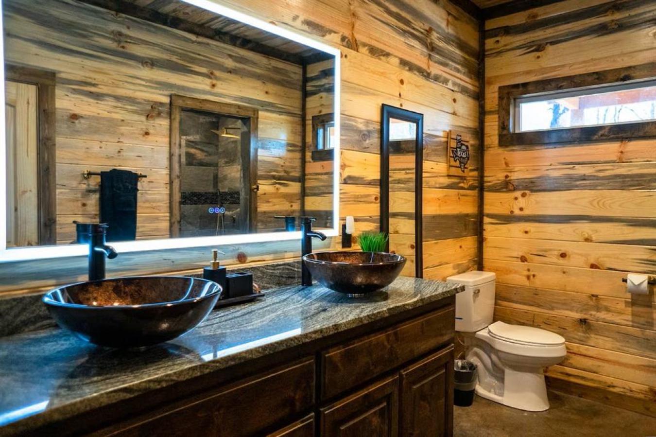 Broken Bow, McCurtain, 74728, United States, 4 Bedrooms Bedrooms, ,4 BathroomsBathrooms,Residential,For Sale,1990842