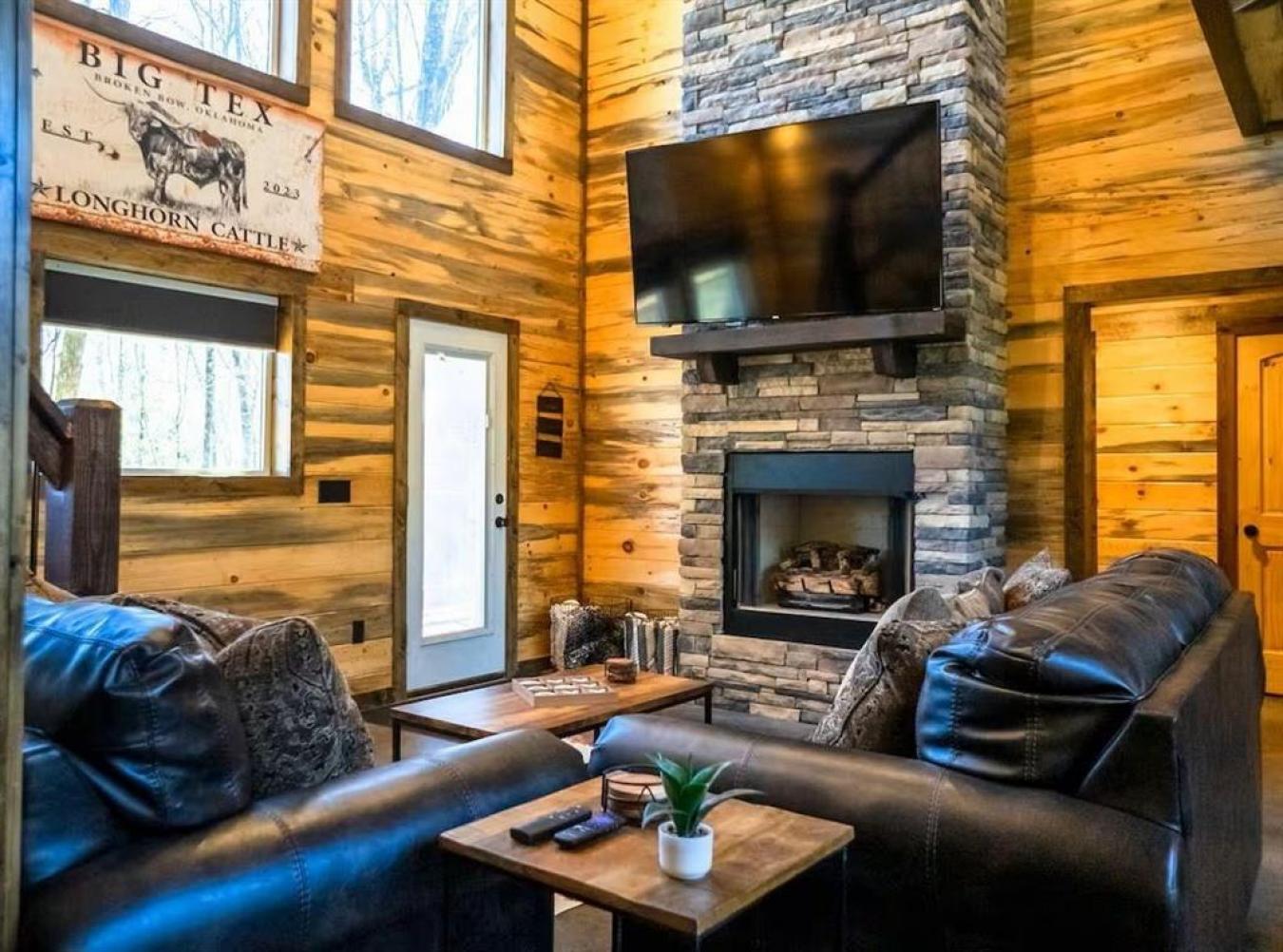 Broken Bow, McCurtain, 74728, United States, 4 Bedrooms Bedrooms, ,4 BathroomsBathrooms,Residential,For Sale,1990842