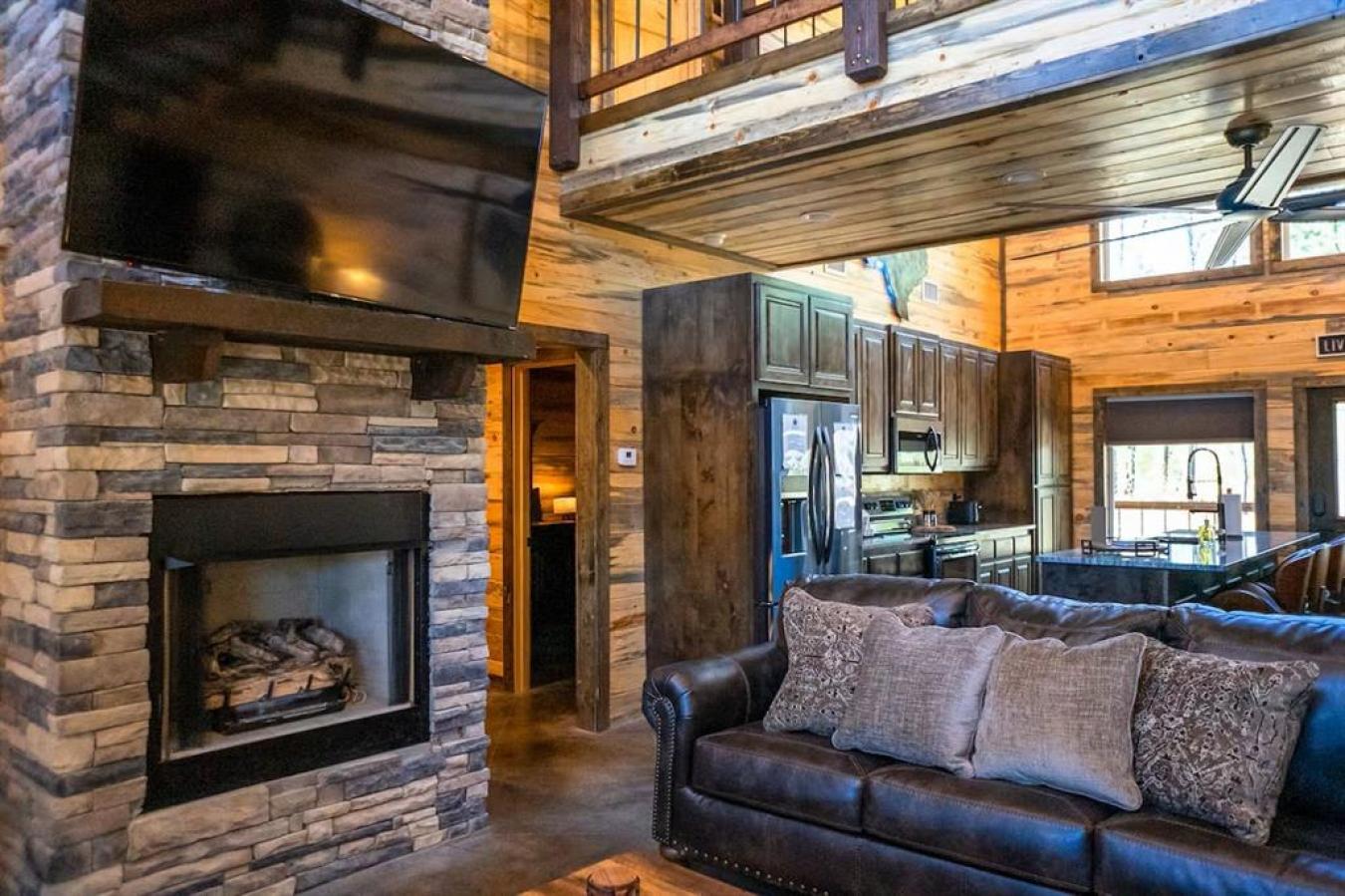 Broken Bow, McCurtain, 74728, United States, 4 Bedrooms Bedrooms, ,4 BathroomsBathrooms,Residential,For Sale,1990842