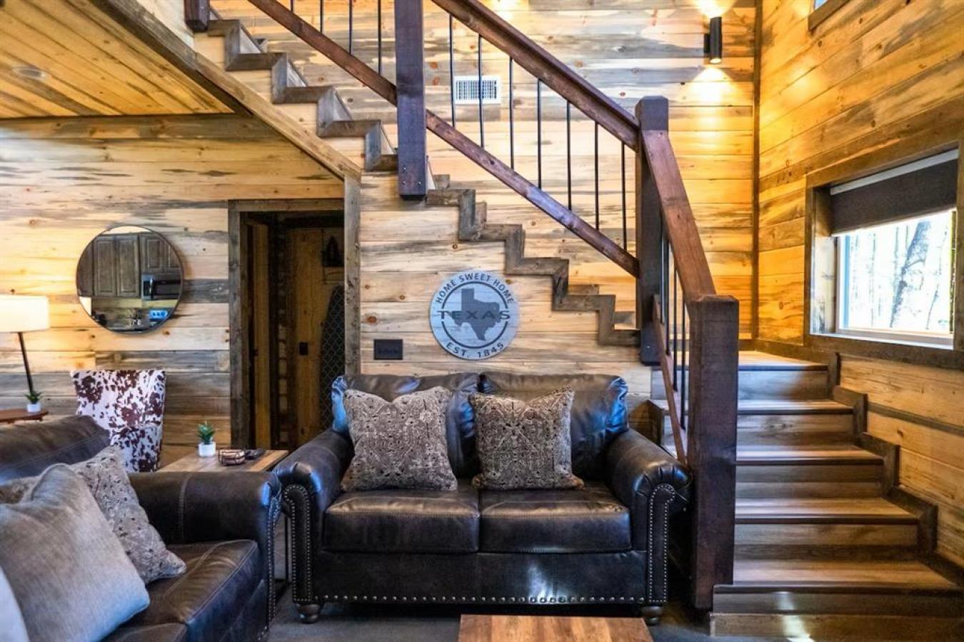 Broken Bow, McCurtain, 74728, United States, 4 Bedrooms Bedrooms, ,4 BathroomsBathrooms,Residential,For Sale,1990842