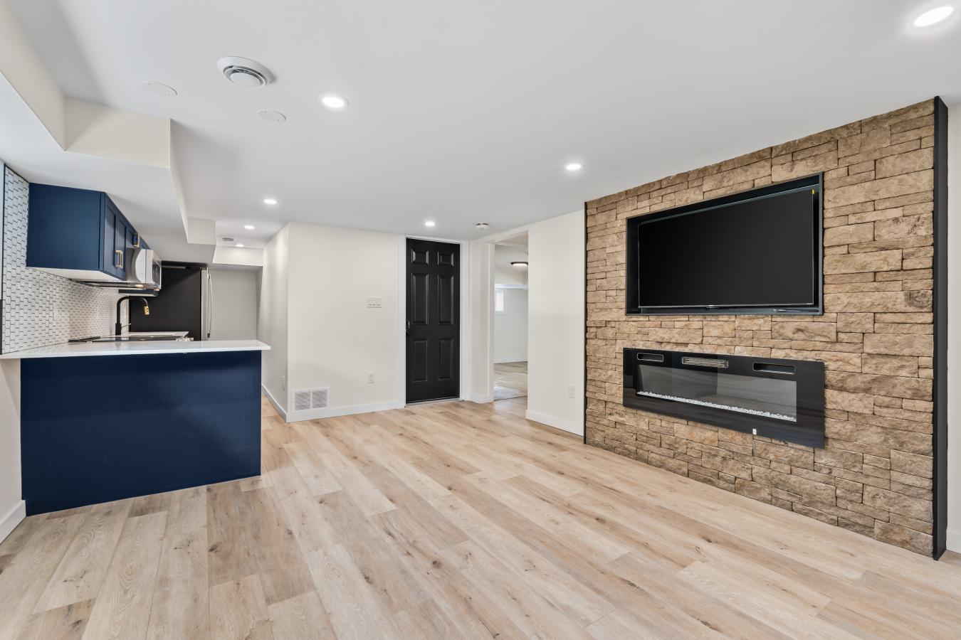 Kingston, Frontenac, K7L 4M8, Canada, 11 Bedrooms Bedrooms, ,4 BathroomsBathrooms,Residential,For Sale,1992503