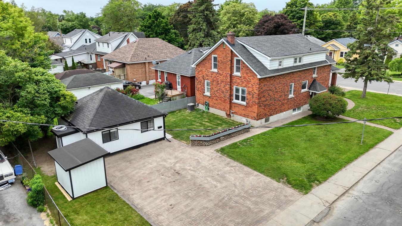 Kingston, Frontenac, K7L 4M8, Canada, 11 Bedrooms Bedrooms, ,4 BathroomsBathrooms,Residential,For Sale,1992503