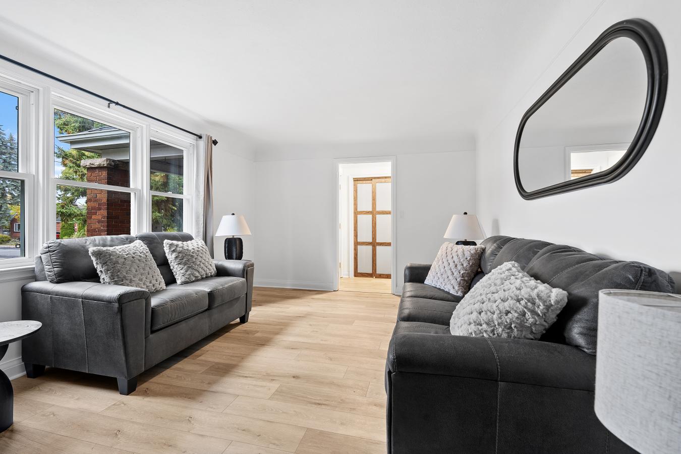 Kingston, Frontenac, K7L 4M8, Canada, 11 Bedrooms Bedrooms, ,4 BathroomsBathrooms,Residential,For Sale,1992503