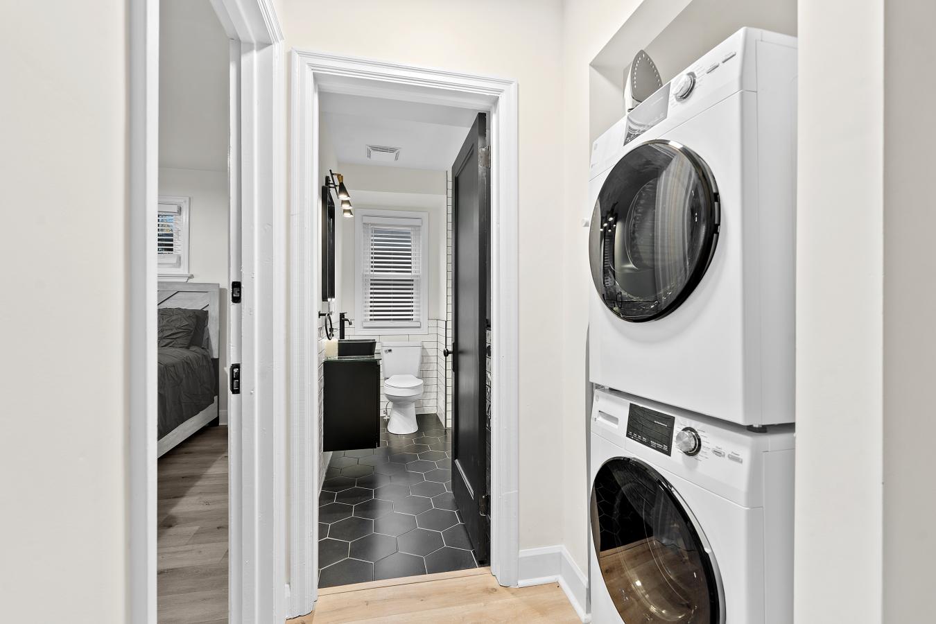 Kingston, Frontenac, K7L 4M8, Canada, 11 Bedrooms Bedrooms, ,4 BathroomsBathrooms,Residential,For Sale,1992503