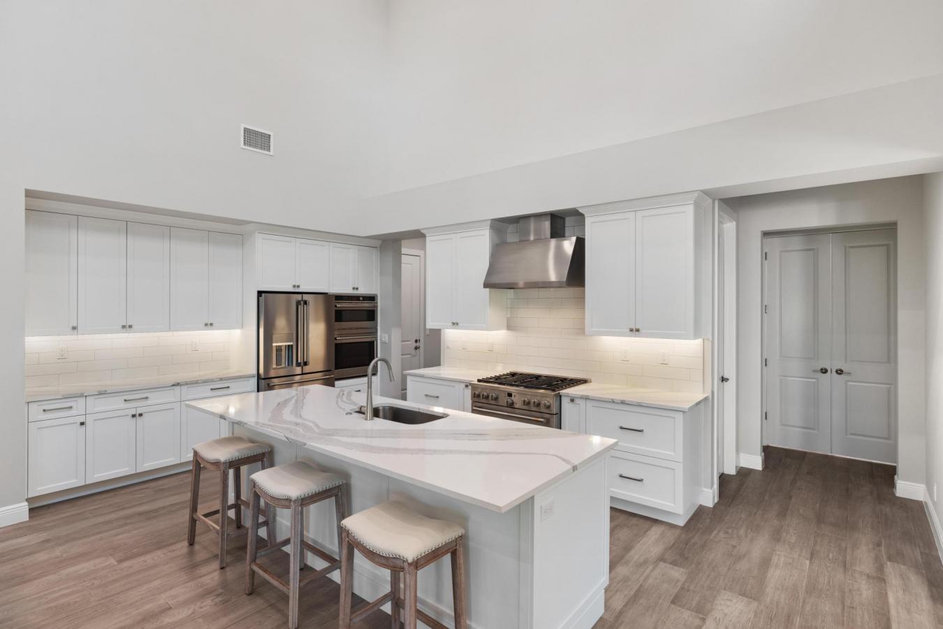 Sarasota, Sarasota, 34239, United States, 5 Bedrooms Bedrooms, ,4 BathroomsBathrooms,Residential,For Sale,1992502