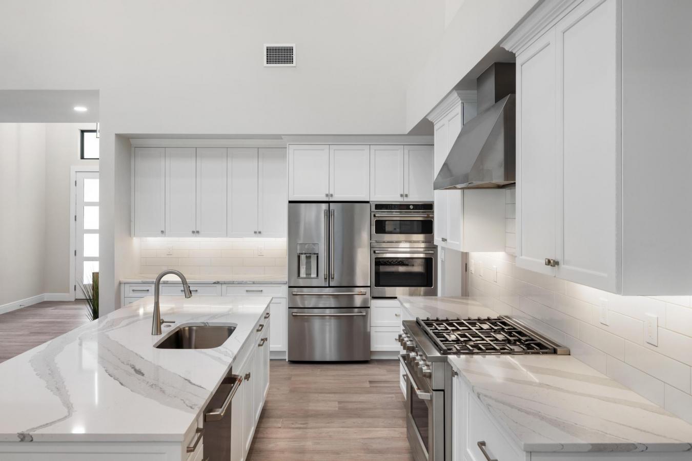 Sarasota, Sarasota, 34239, United States, 5 Bedrooms Bedrooms, ,4 BathroomsBathrooms,Residential,For Sale,1992502