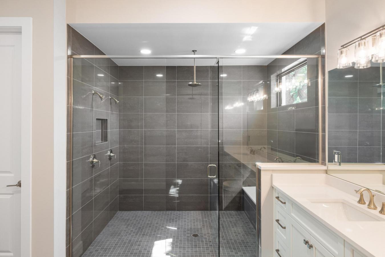 Sarasota, Sarasota, 34239, United States, 5 Bedrooms Bedrooms, ,4 BathroomsBathrooms,Residential,For Sale,1992502