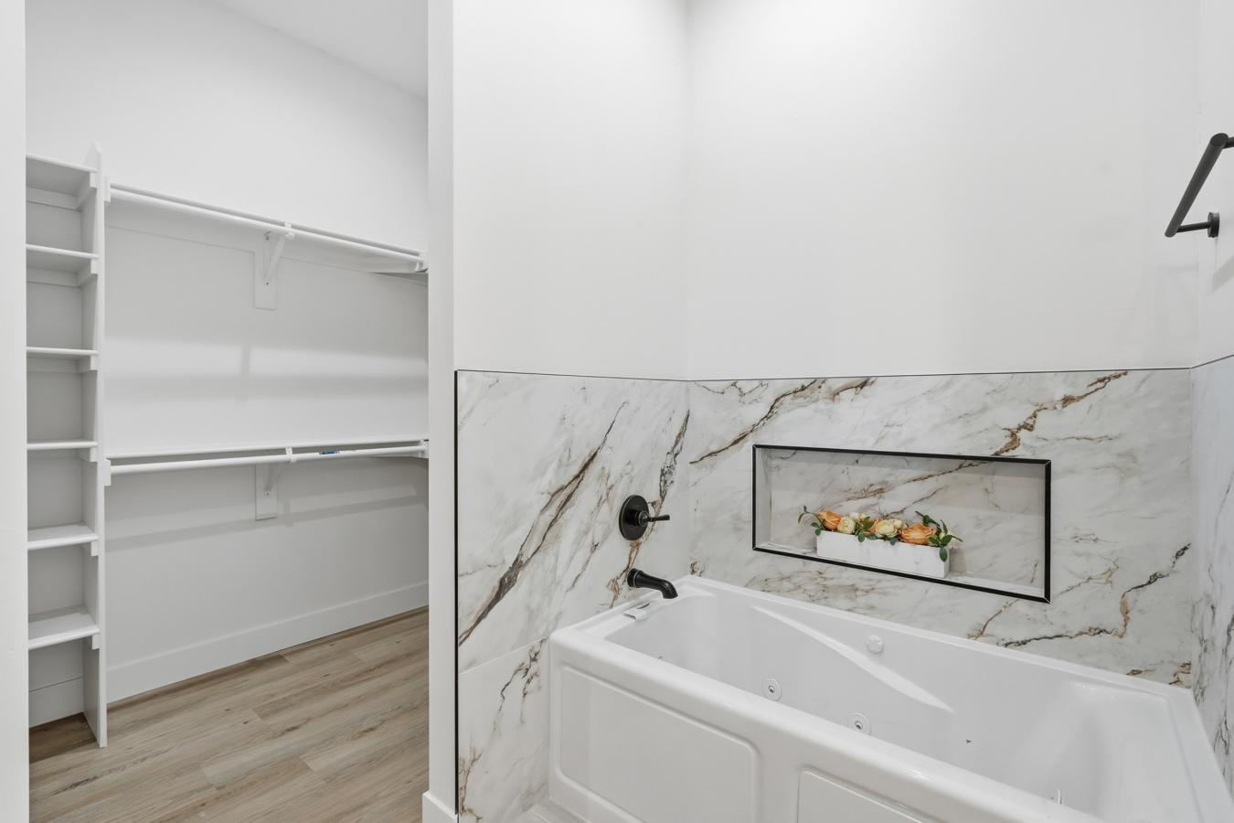 Keenesburg, Weld, 80643, United States, 5 Bedrooms Bedrooms, ,5 BathroomsBathrooms,Residential,For Sale,1992501