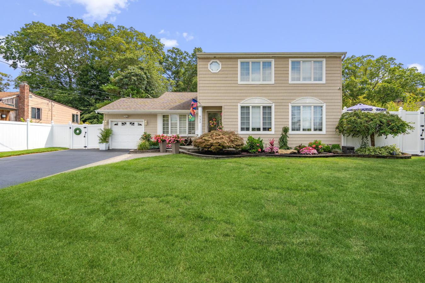 Bay Shore, Suffolk, 11706, United States, 4 Bedrooms Bedrooms, ,2 BathroomsBathrooms,Residential,For Sale,1990838