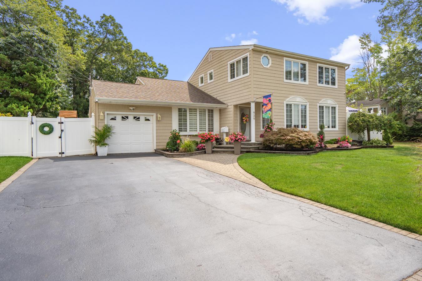 Bay Shore, Suffolk, 11706, United States, 4 Bedrooms Bedrooms, ,2 BathroomsBathrooms,Residential,For Sale,1990838