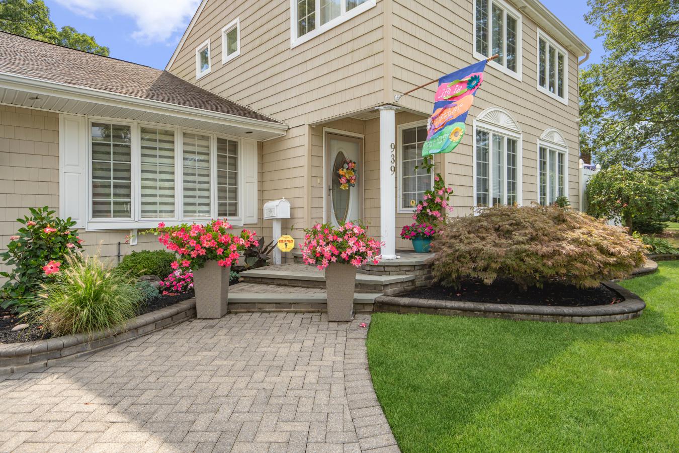 Bay Shore, Suffolk, 11706, United States, 4 Bedrooms Bedrooms, ,2 BathroomsBathrooms,Residential,For Sale,1990838