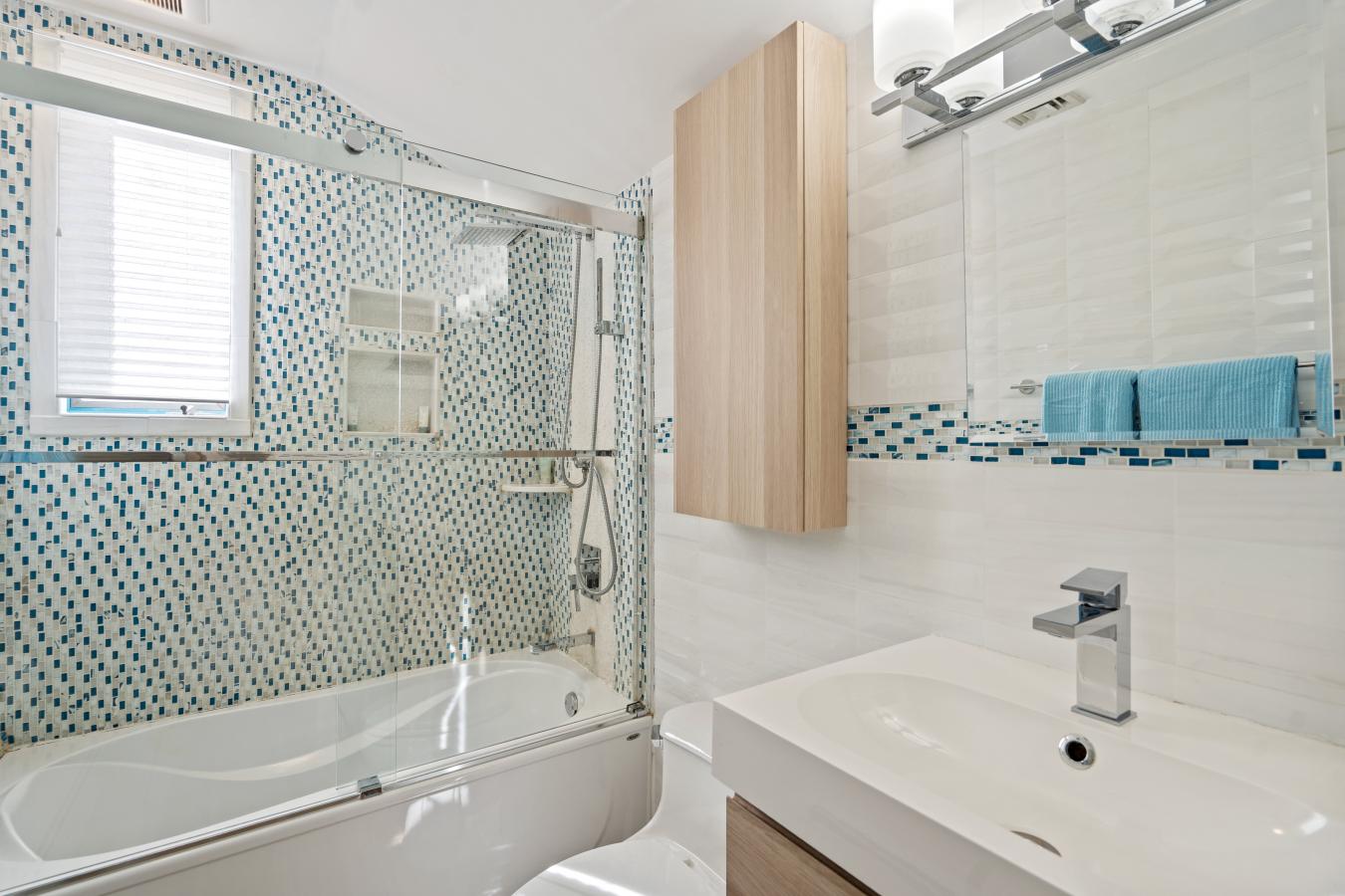 Bay Shore, Suffolk, 11706, United States, 4 Bedrooms Bedrooms, ,2 BathroomsBathrooms,Residential,For Sale,1990838