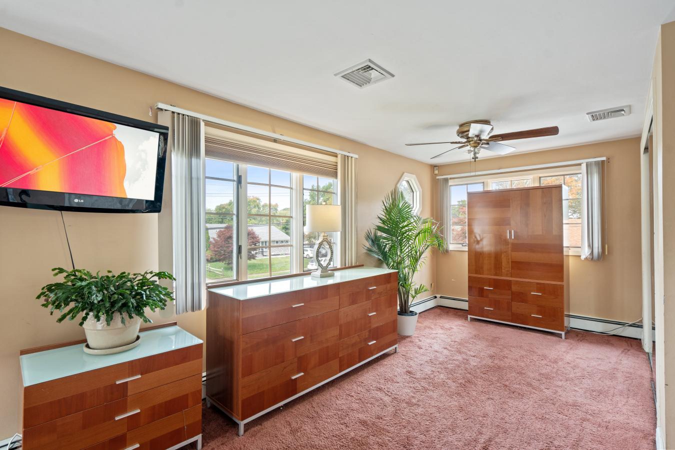 Bay Shore, Suffolk, 11706, United States, 4 Bedrooms Bedrooms, ,2 BathroomsBathrooms,Residential,For Sale,1990838