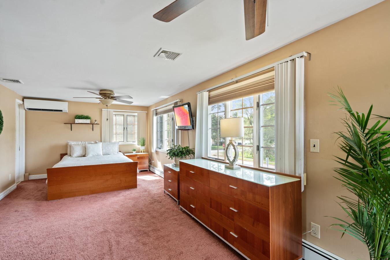 Bay Shore, Suffolk, 11706, United States, 4 Bedrooms Bedrooms, ,2 BathroomsBathrooms,Residential,For Sale,1990838