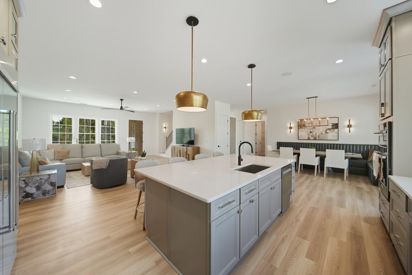 Granite Falls, Caldwell, 28630, United States, 4 Bedrooms Bedrooms, ,4 BathroomsBathrooms,Residential,For Sale,1990837