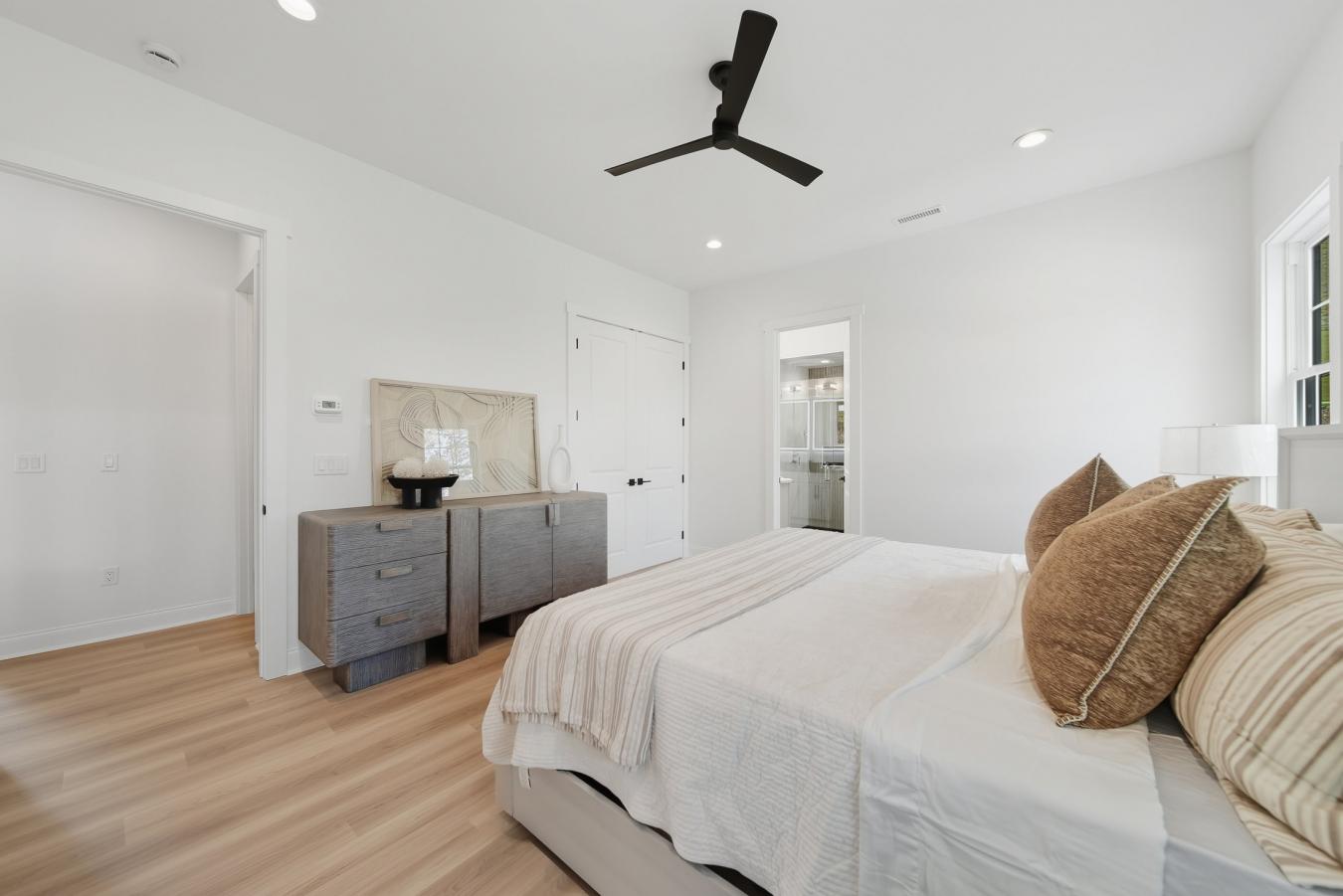 Granite Falls, Caldwell, 28630, United States, 4 Bedrooms Bedrooms, ,4 BathroomsBathrooms,Residential,For Sale,1990837