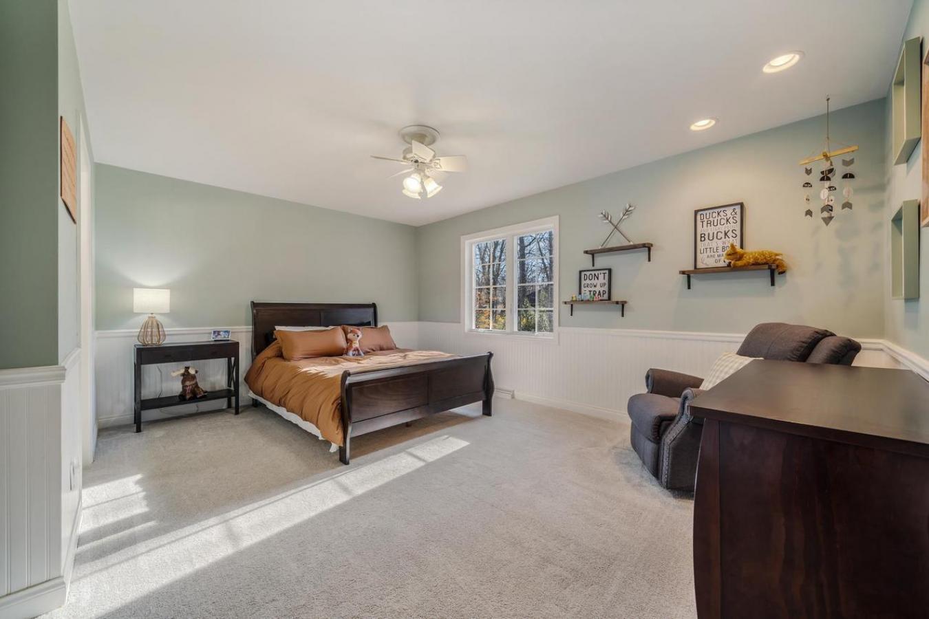 NEENAH, WINNEBAGO, 54956, United States, 5 Bedrooms Bedrooms, ,4 BathroomsBathrooms,Residential,For Sale,1992787