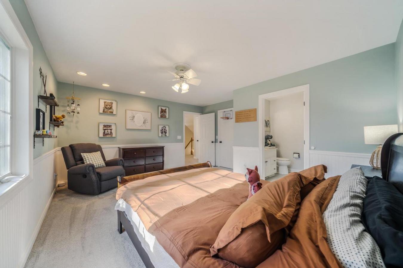 NEENAH, WINNEBAGO, 54956, United States, 5 Bedrooms Bedrooms, ,4 BathroomsBathrooms,Residential,For Sale,1992787