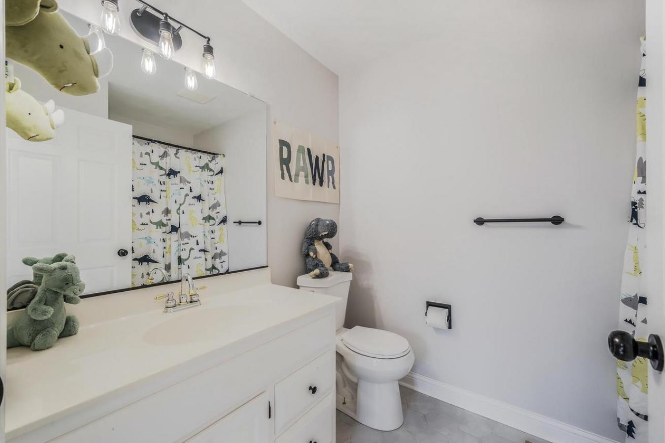 NEENAH, WINNEBAGO, 54956, United States, 5 Bedrooms Bedrooms, ,4 BathroomsBathrooms,Residential,For Sale,1992787