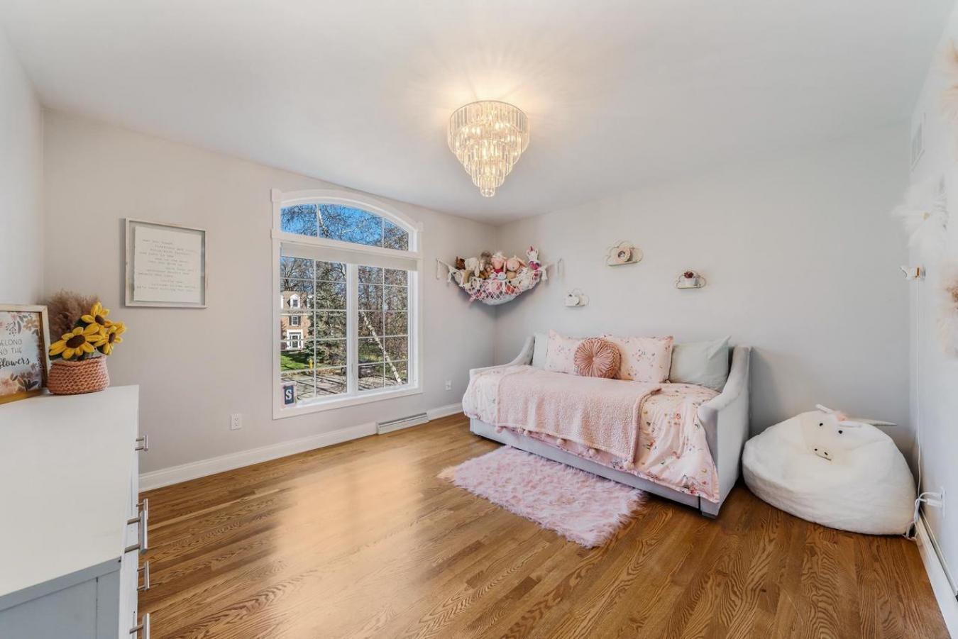 NEENAH, WINNEBAGO, 54956, United States, 5 Bedrooms Bedrooms, ,4 BathroomsBathrooms,Residential,For Sale,1992787