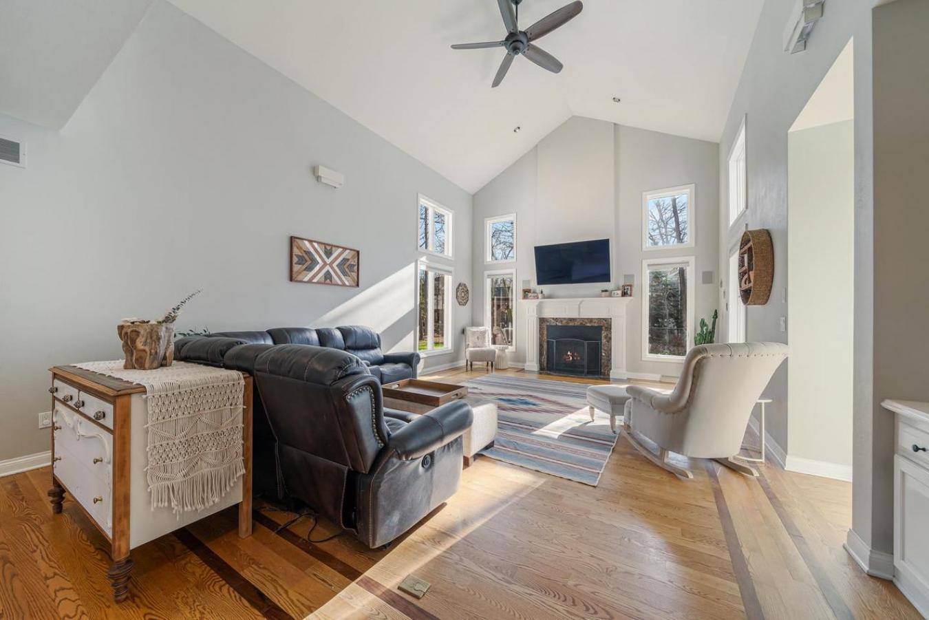 NEENAH, WINNEBAGO, 54956, United States, 5 Bedrooms Bedrooms, ,4 BathroomsBathrooms,Residential,For Sale,1992787