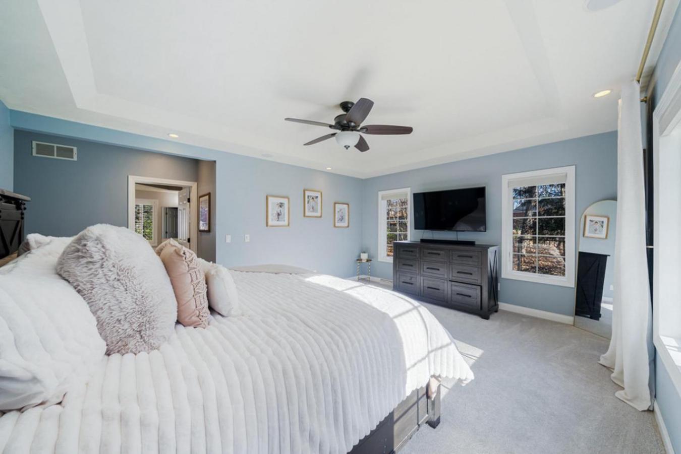 NEENAH, WINNEBAGO, 54956, United States, 5 Bedrooms Bedrooms, ,4 BathroomsBathrooms,Residential,For Sale,1992787