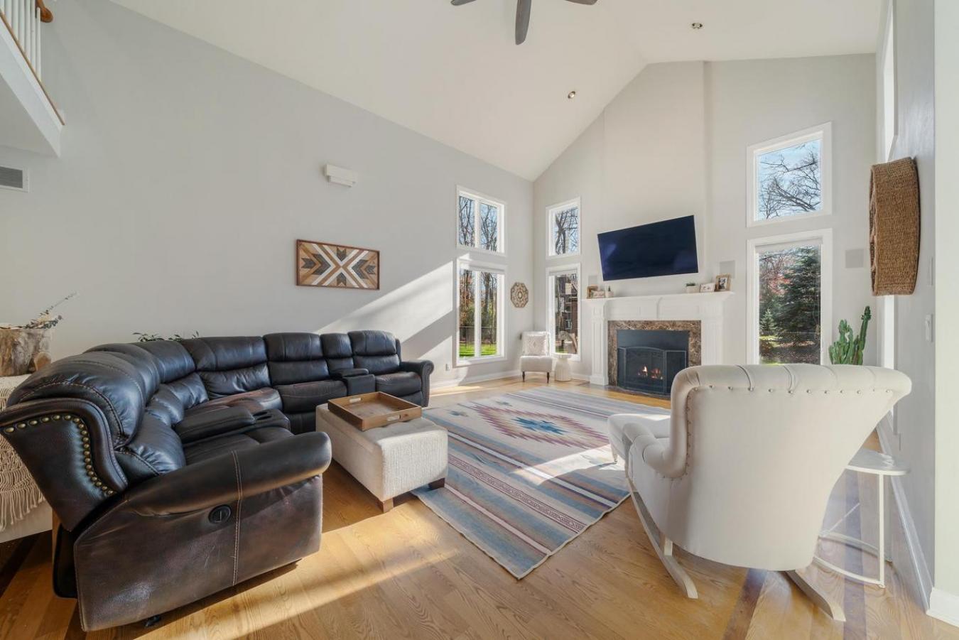 NEENAH, WINNEBAGO, 54956, United States, 5 Bedrooms Bedrooms, ,4 BathroomsBathrooms,Residential,For Sale,1992787