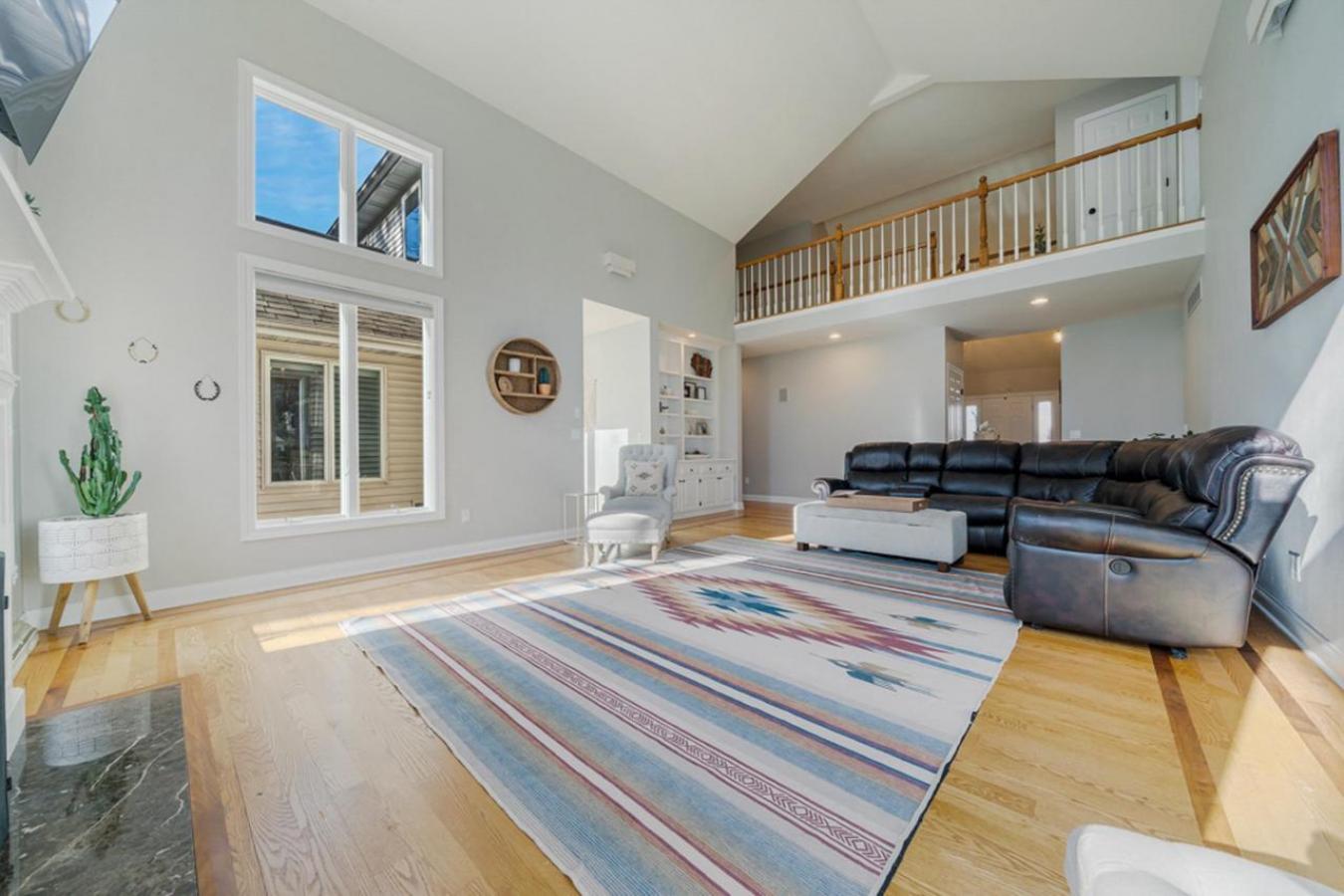 NEENAH, WINNEBAGO, 54956, United States, 5 Bedrooms Bedrooms, ,4 BathroomsBathrooms,Residential,For Sale,1992787