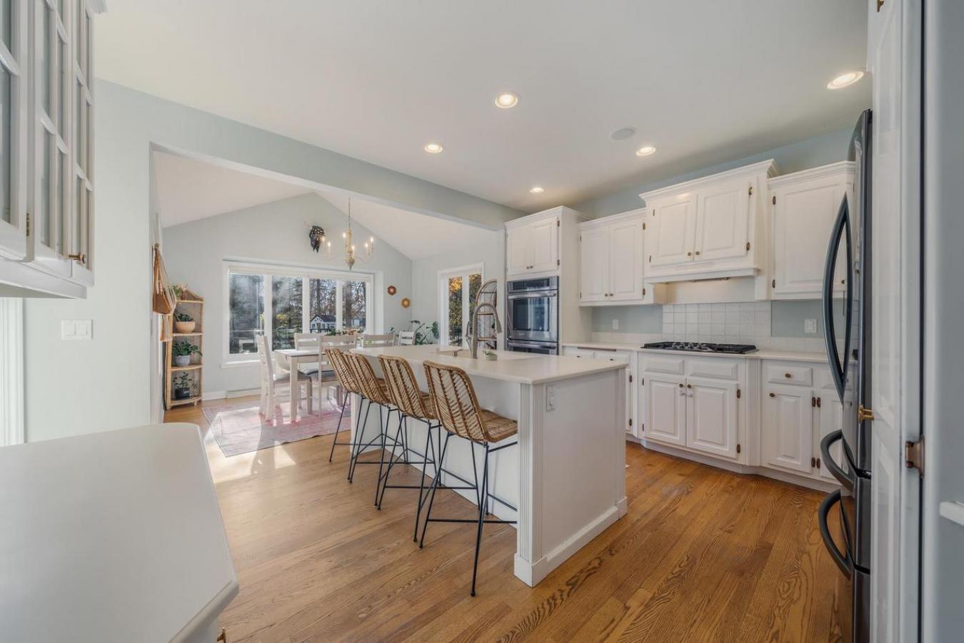 NEENAH, WINNEBAGO, 54956, United States, 5 Bedrooms Bedrooms, ,4 BathroomsBathrooms,Residential,For Sale,1992787