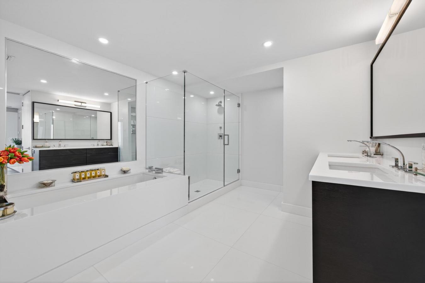 Palm Beach, Florida, 33480, United States, 3 Bedrooms Bedrooms, ,3 BathroomsBathrooms,Residential,For Sale,1994322