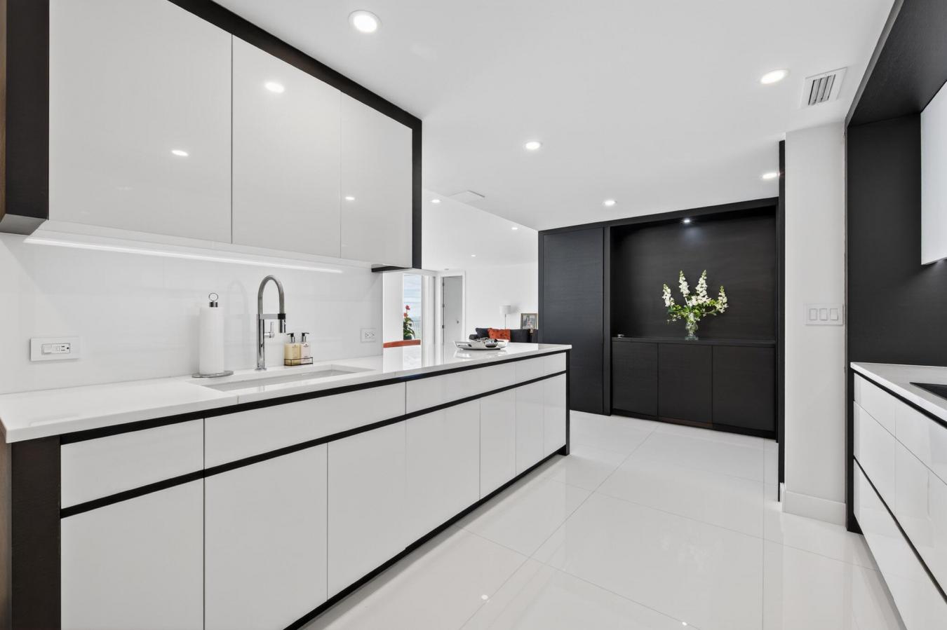 Palm Beach, Florida, 33480, United States, 3 Bedrooms Bedrooms, ,3 BathroomsBathrooms,Residential,For Sale,1994322