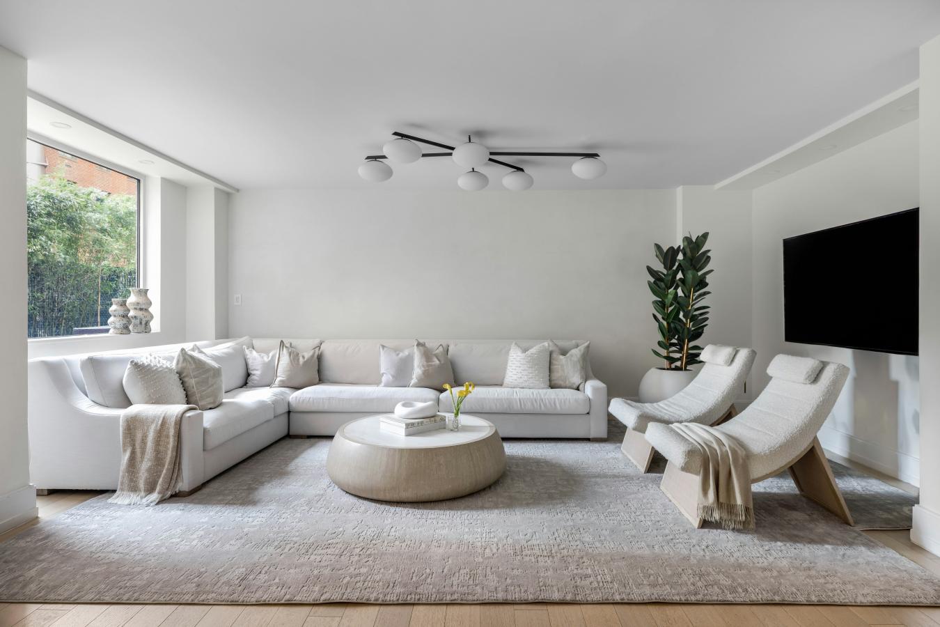 New York, New York, 10075, United States, 4 Bedrooms Bedrooms, ,3 BathroomsBathrooms,Residential,For Sale,1994320