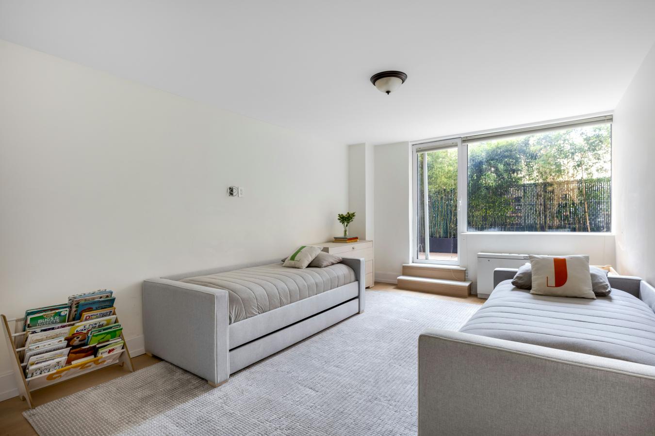 New York, New York, 10075, United States, 4 Bedrooms Bedrooms, ,3 BathroomsBathrooms,Residential,For Sale,1994320