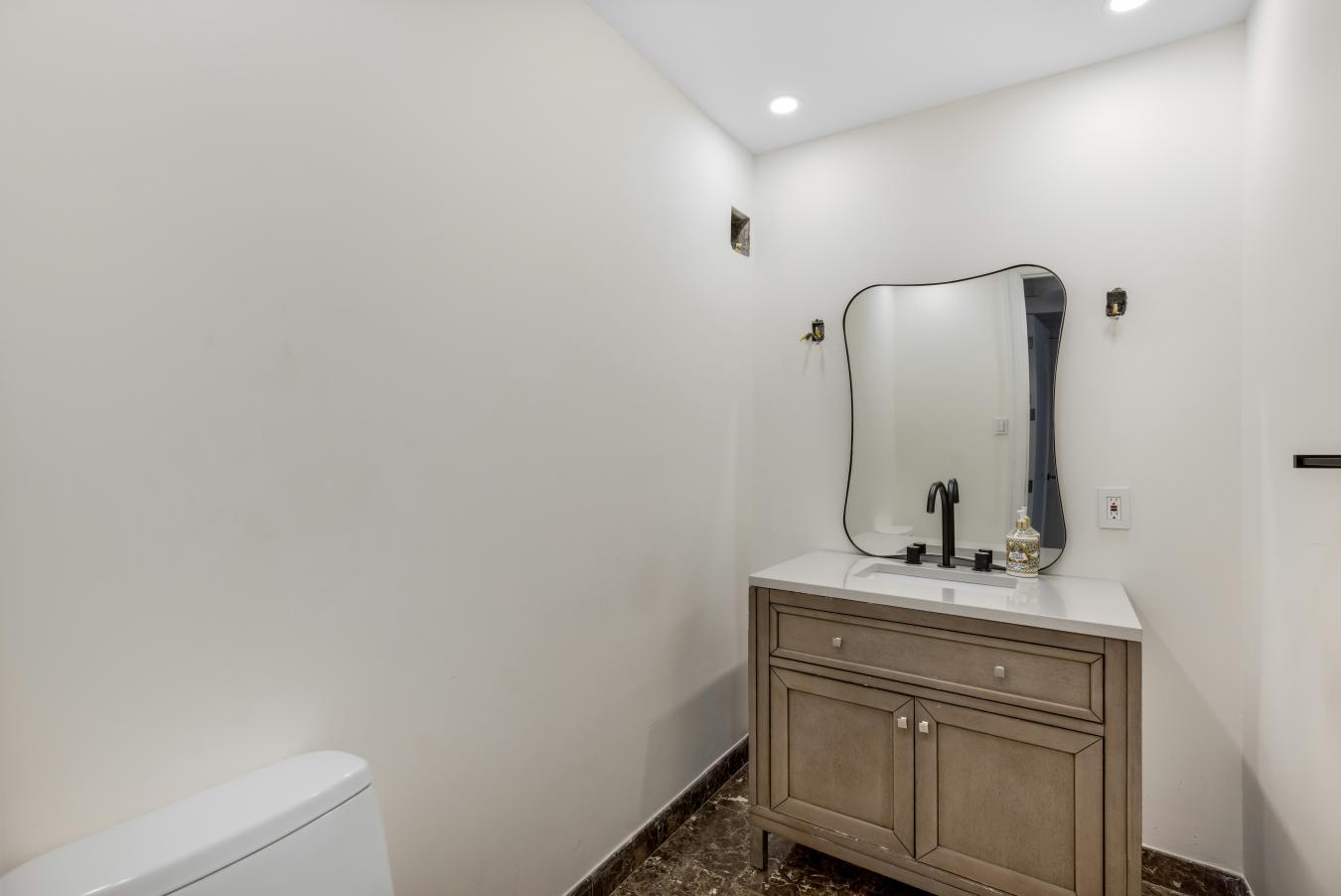 New York, New York, 10075, United States, 4 Bedrooms Bedrooms, ,3 BathroomsBathrooms,Residential,For Sale,1994320