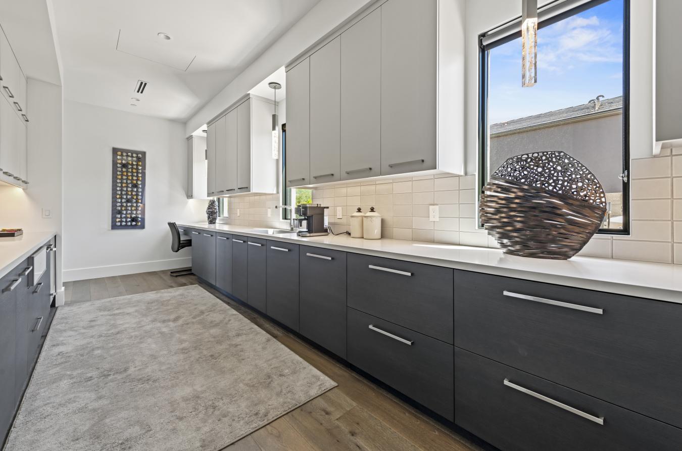 Paradise Valley, Arizona, 85253, United States, 4 Bedrooms Bedrooms, ,4 BathroomsBathrooms,Residential,For Sale,1992785