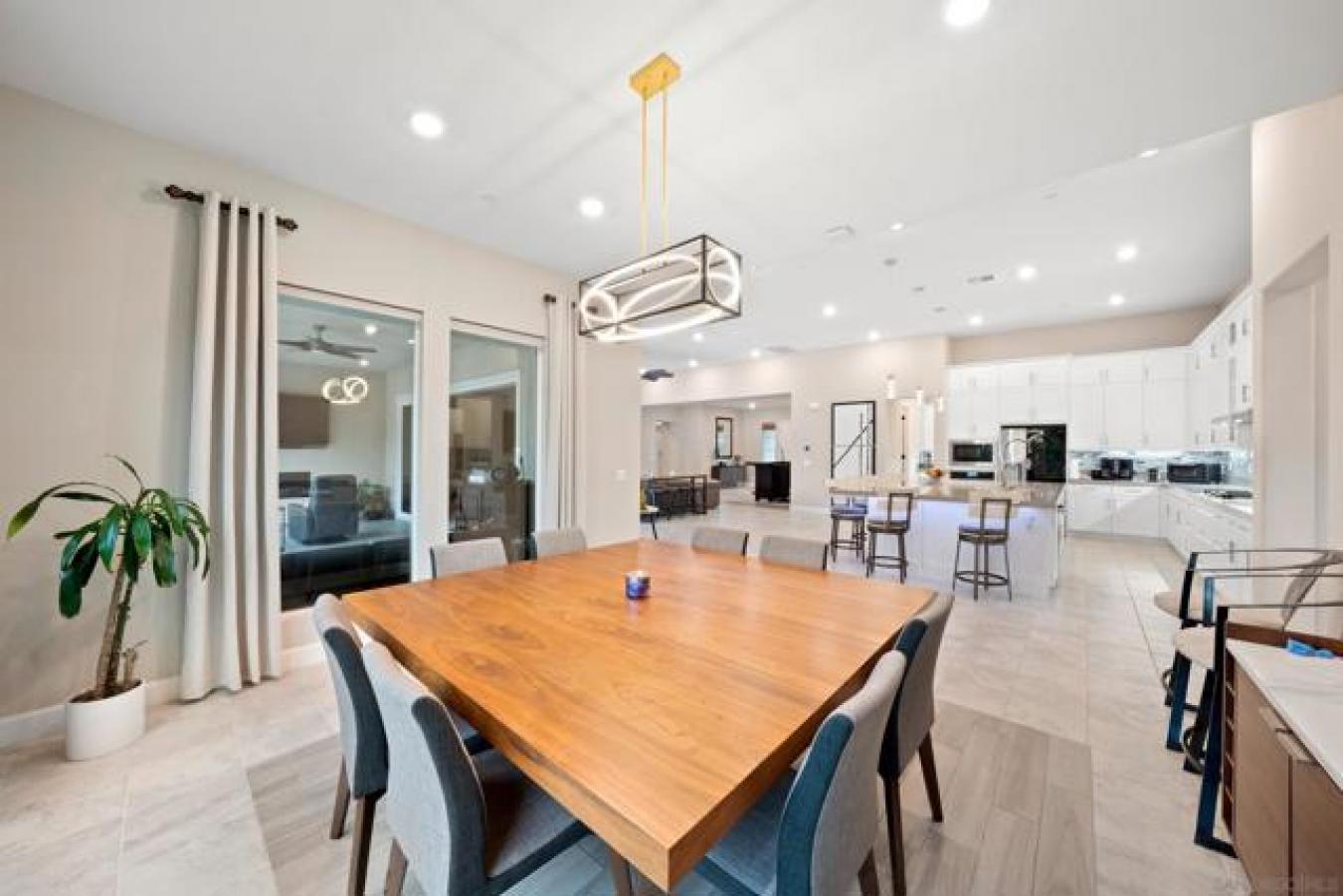 Escondido, San Diego, 92029, United States, 4 Bedrooms Bedrooms, ,4 BathroomsBathrooms,Residential,For Sale,1992778