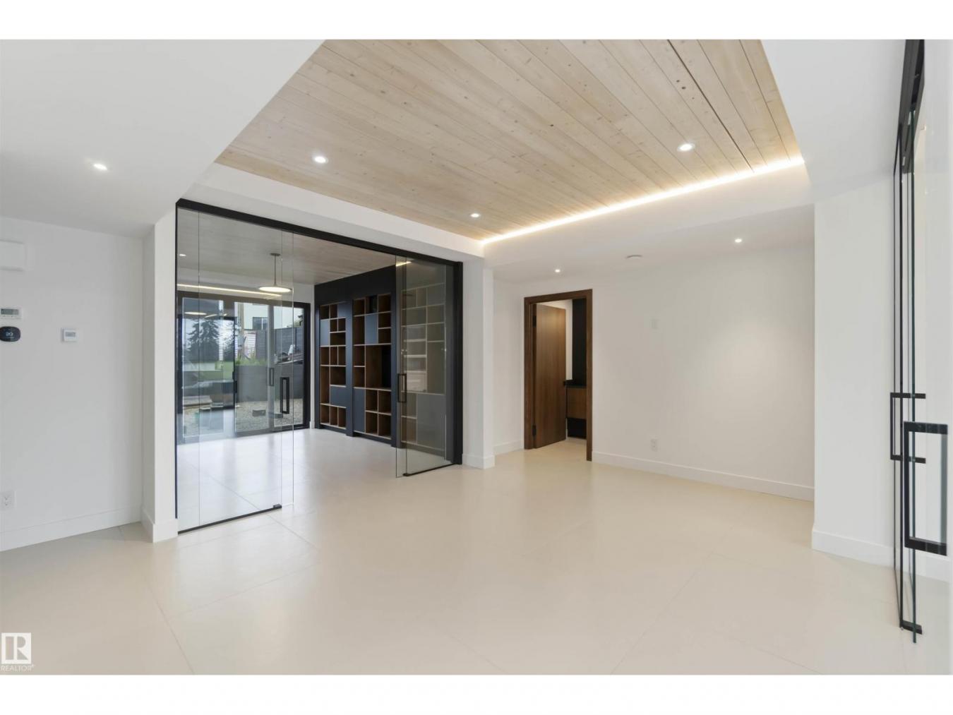 Edmonton, AB, T6C 4C8, Canada, 3 Bedrooms Bedrooms, ,3 BathroomsBathrooms,Residential,For Sale,1994304