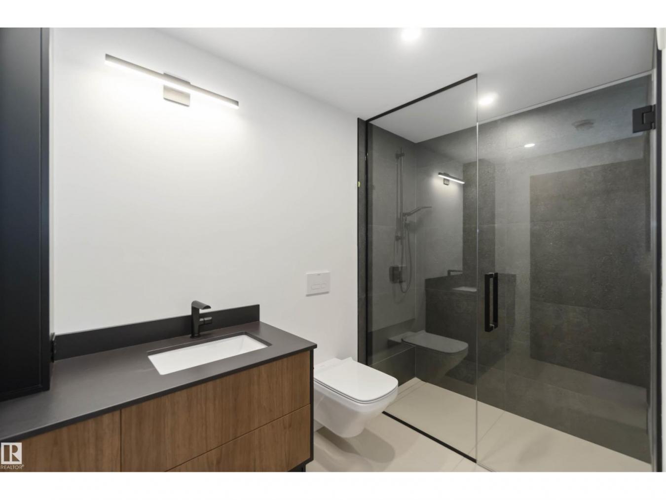 Edmonton, AB, T6C 4C8, Canada, 3 Bedrooms Bedrooms, ,3 BathroomsBathrooms,Residential,For Sale,1994304