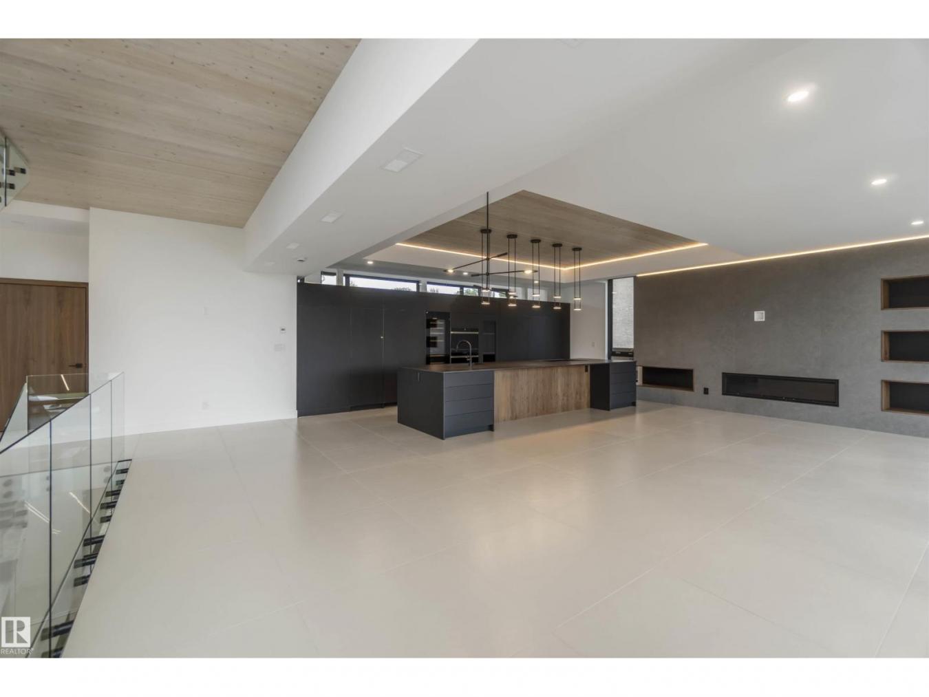 Edmonton, AB, T6C 4C8, Canada, 3 Bedrooms Bedrooms, ,3 BathroomsBathrooms,Residential,For Sale,1994304