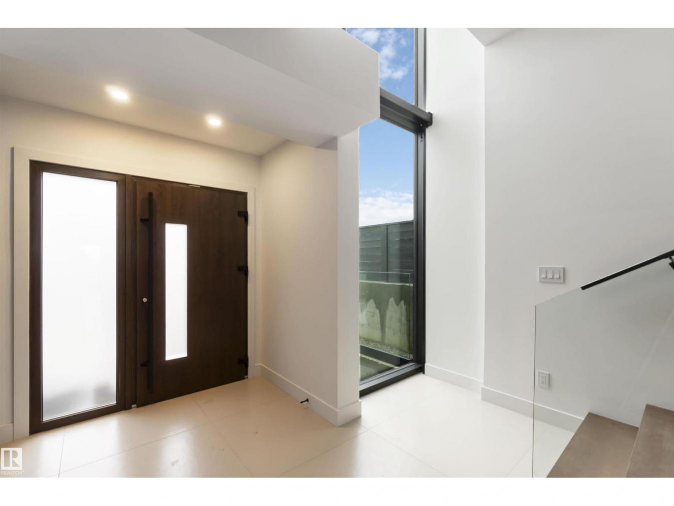 Edmonton, AB, T6C 4C8, Canada, 3 Bedrooms Bedrooms, ,3 BathroomsBathrooms,Residential,For Sale,1994304