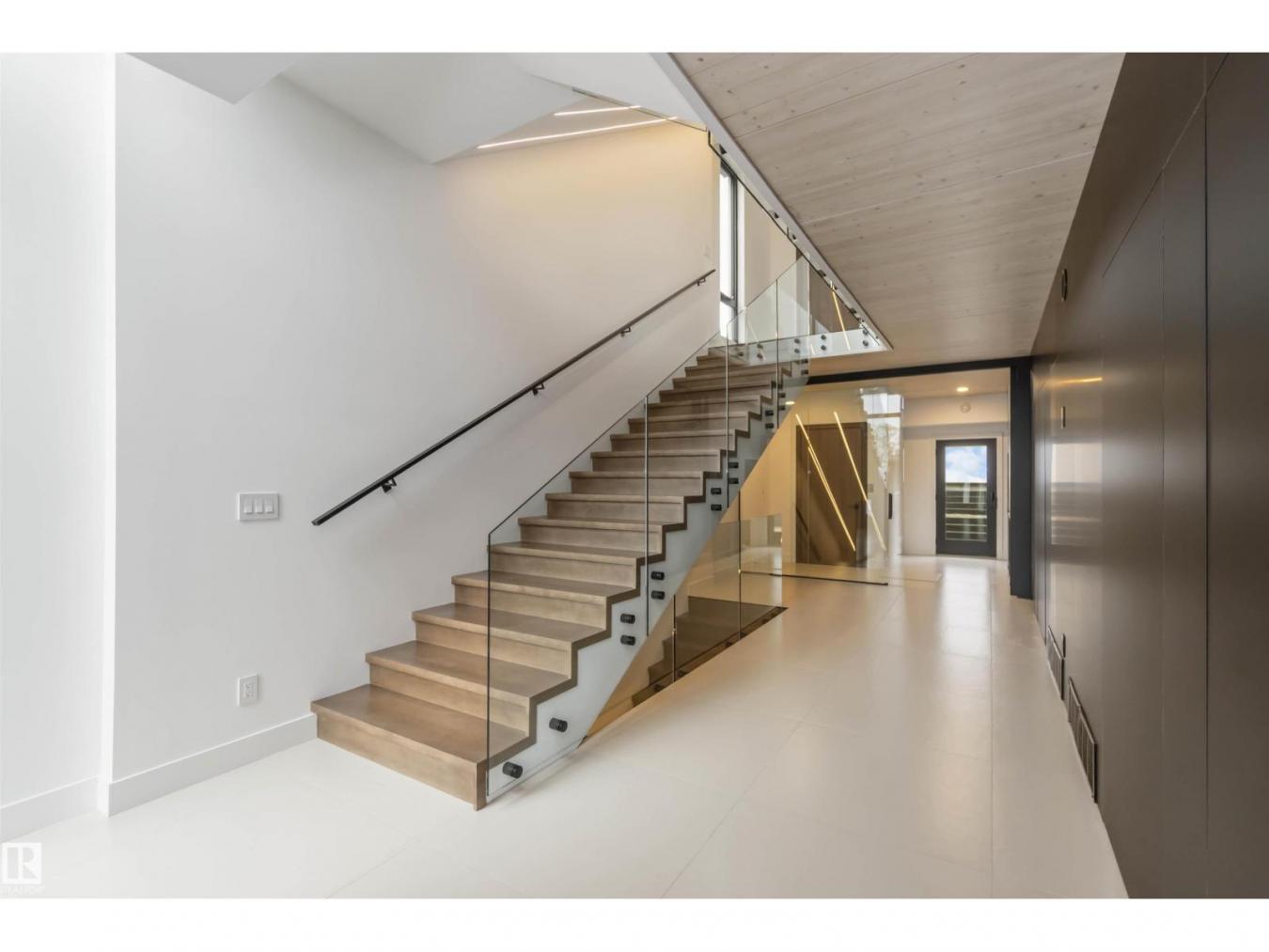 Edmonton, AB, T6C 4C8, Canada, 3 Bedrooms Bedrooms, ,3 BathroomsBathrooms,Residential,For Sale,1994304