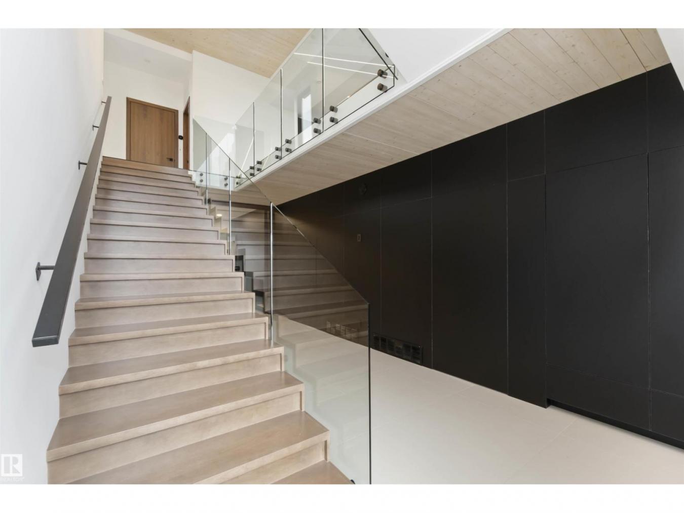 Edmonton, AB, T6C 4C8, Canada, 3 Bedrooms Bedrooms, ,3 BathroomsBathrooms,Residential,For Sale,1994304