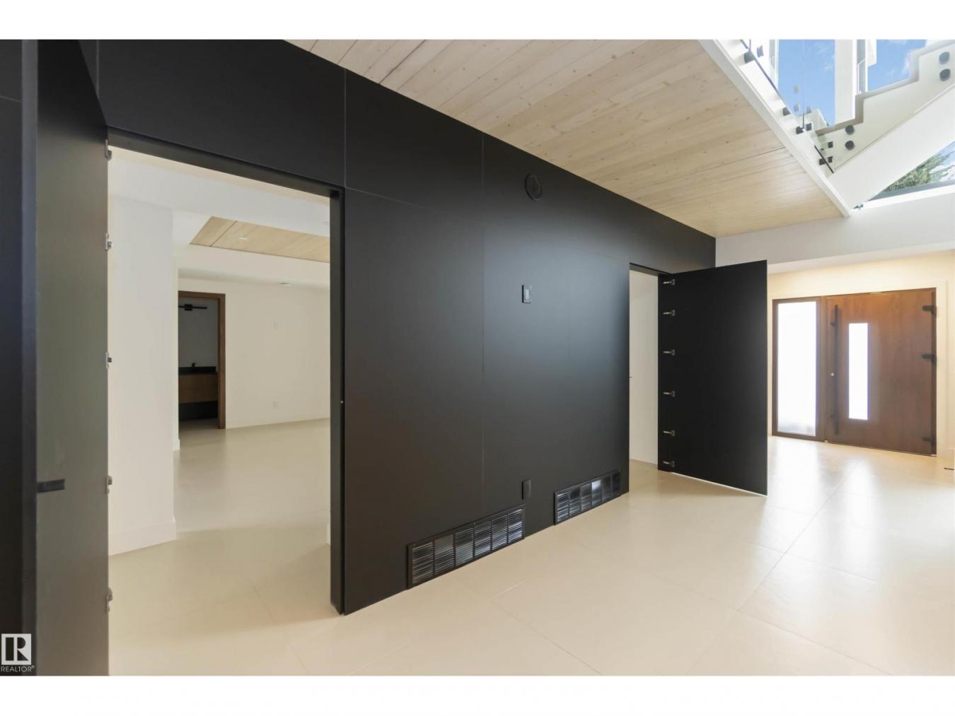 Edmonton, AB, T6C 4C8, Canada, 3 Bedrooms Bedrooms, ,3 BathroomsBathrooms,Residential,For Sale,1994304