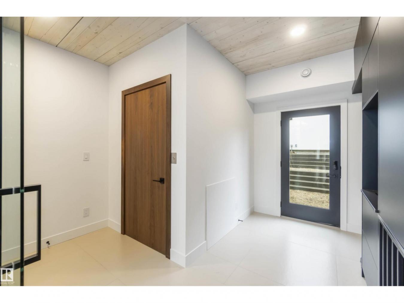 Edmonton, AB, T6C 4C8, Canada, 3 Bedrooms Bedrooms, ,3 BathroomsBathrooms,Residential,For Sale,1994304